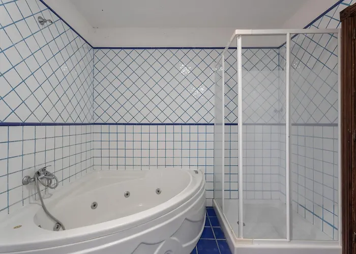 Casa El Pinito No Groups Under 27 *