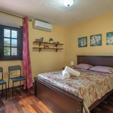 Casa El Pinito No Groups Under 27 Nyaraló